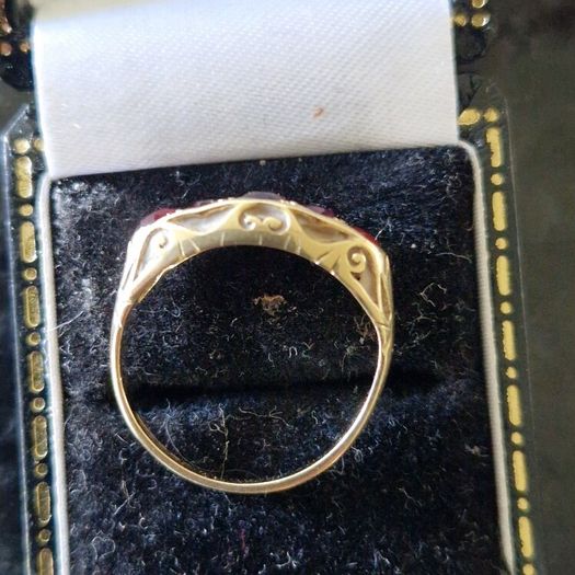 9ct gold ruby ring