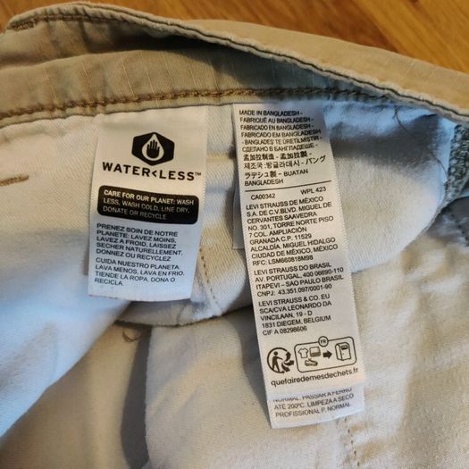 Levis Cargo Shorts (W38)