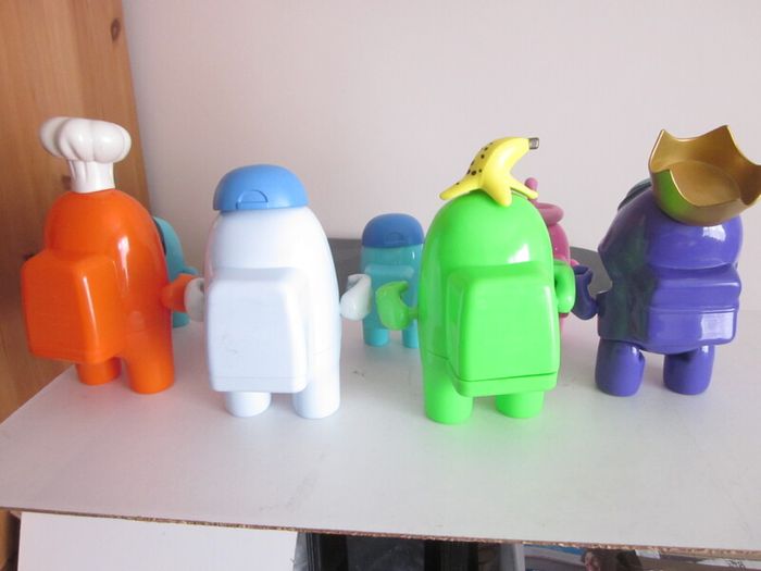 Among Us Action Figures X8 with Accessories