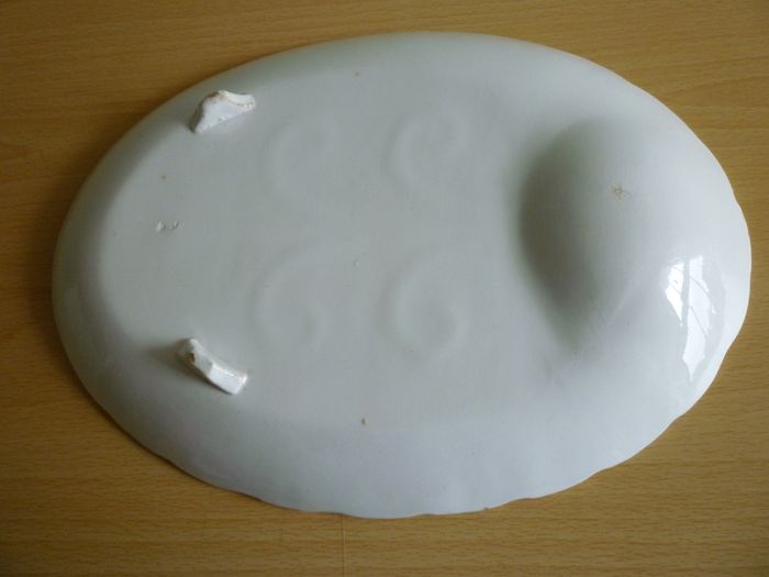 1930's Irish Serving Resting Table Plate to suit size of Chicken, Duck, Guiney Fowl, Roast- Very Good Vintage Condition.