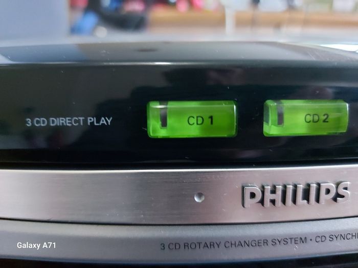 Philips Mini HIFI Systejm, Model FW530C, Radio, 3 CD changer and Dual Tape, in excellent cosmetic condition