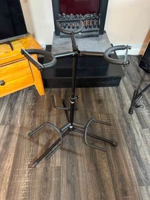 Guitar stand X3.