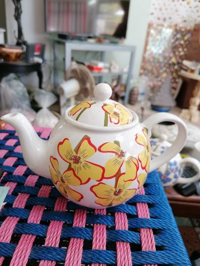 Vintage Arthur wood tea pot