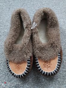 NEW.boy's winter slippers. Age 5/6