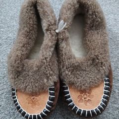 NEW.boy's winter slippers. Age 5/6