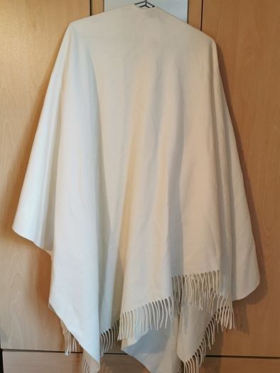 BNWT - Boutique Moschino 100% merino wool Poncho / Shawl