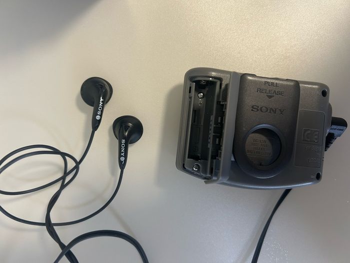 Vintage Sony Walkman Digital Radio SRF-M37L - Boxed, Mint Condition