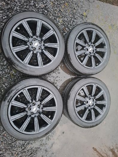 21" Genuine Range Rover Alloys with tyres