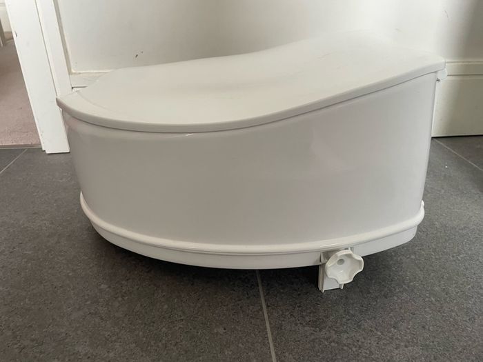 Raised Toilet Seat (6in/150mm)