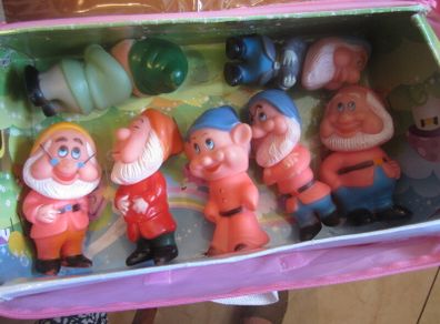 7 dwarfs     made in Hong Kong