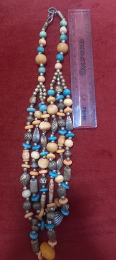 Vintage jewelry is sold individually for 5 to 10 euros