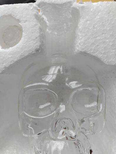 new 1000ml fill skull decanter plus 4 skull shot glasses