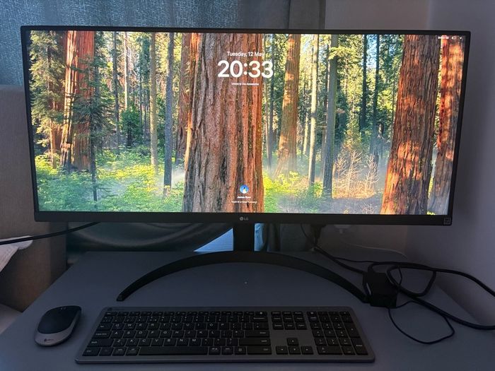 LG 34WP550 34 IPS Full HD UltraWide Monitor + HDMI + Bluetooth keyboard/mouse
