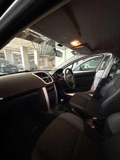 peugoet 207 1.4 16v 2012