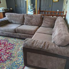 L Shaped couch In good condition compfortable
