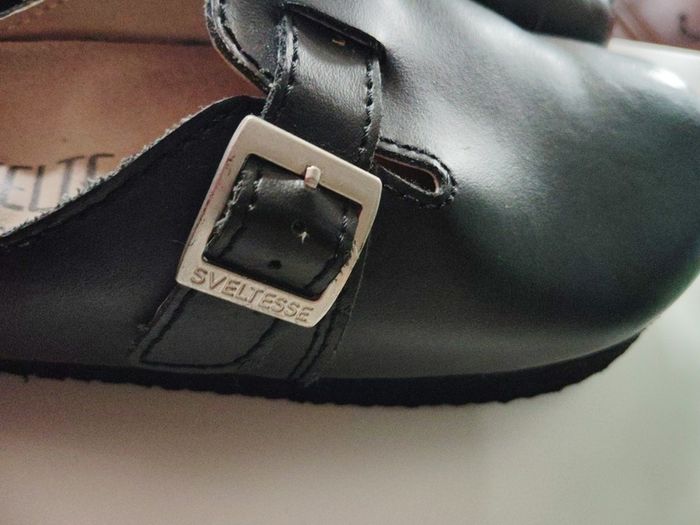 Leather clogs