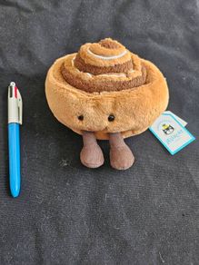 Jellycat Amuseables Cinnamon Bun