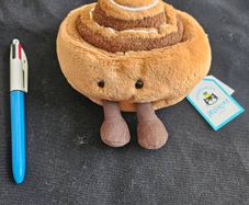 Jellycat Amuseables Cinnamon Bun