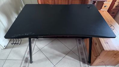 Gaming desk
