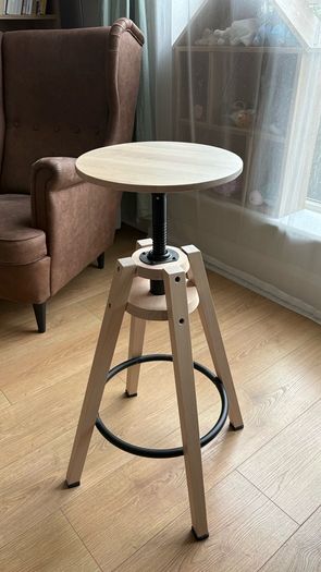 Dalfred Height-Adjustable Bar Stool