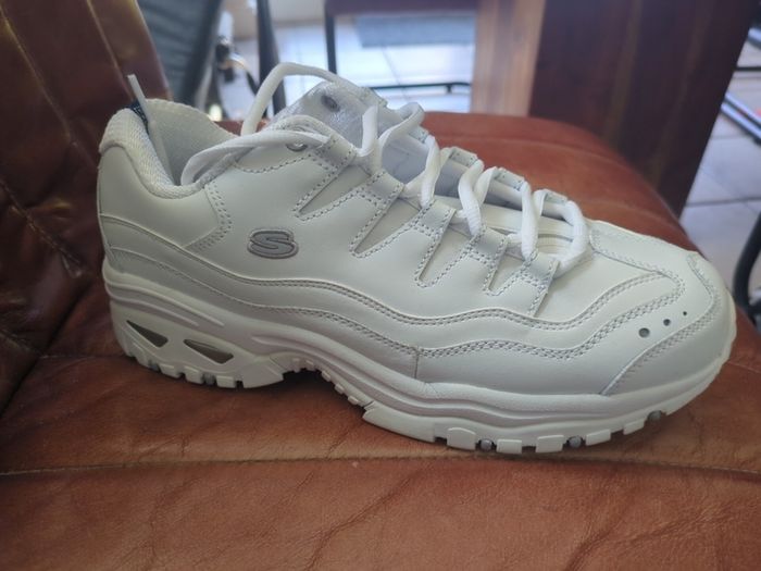 Sketchers low top