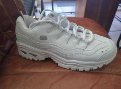 Sketchers low top