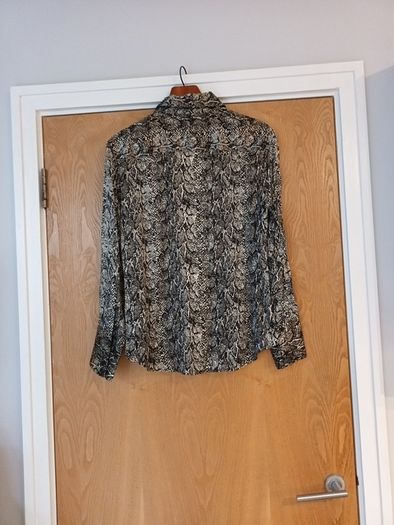 Zara Long Sleeved  Blouse.  S. Large- 14.  B.N.W.T  ( No Paper Tag).