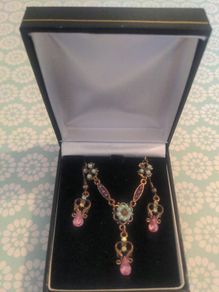 Necklace and earrings set