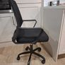 Black mesh office chair Image 2