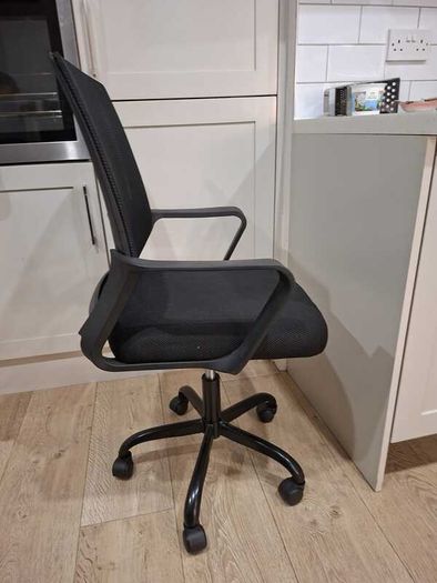 Black mesh office chair