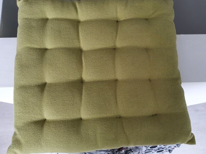 Six lime green garden seat cushions