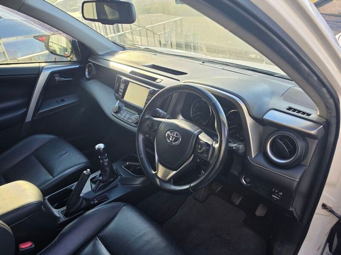 Breaking toyota Rav 4
