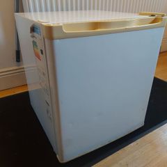 counter top fridge
