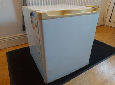 counter top fridge