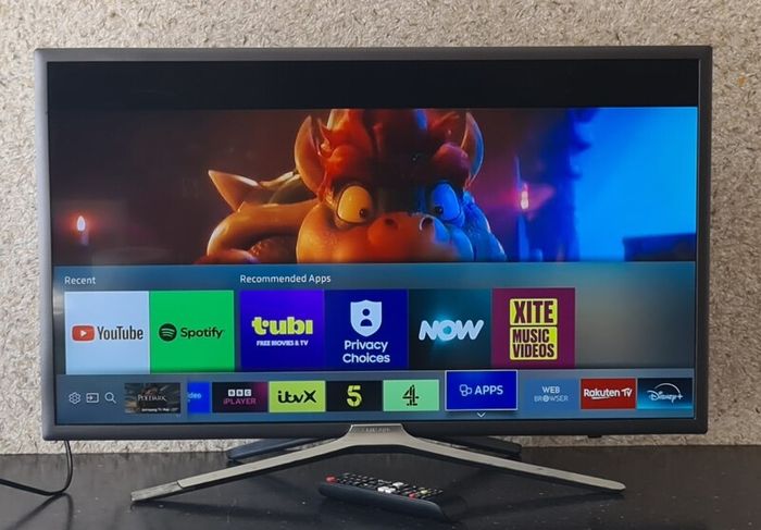 Samsung 32" Full HD Smart TV  UE32K5570