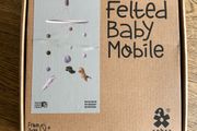 Sebra teeny toes baby mobile