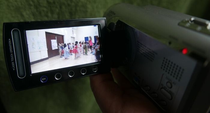 JVC GZ-MG360 Everio Hybrid Camcorder, 60GB Hard Disc Drive, Micro SD Slot, 35x Optical Zoom