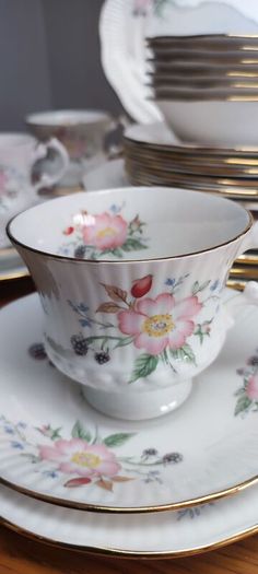 Dinner Set Elizabethan Hand Decorated Fine Bone China England