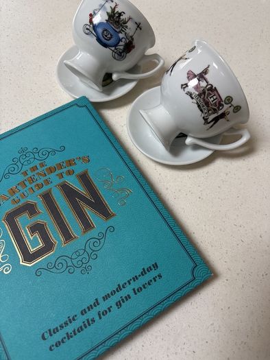 The Bartenders Guide to Gin - Modern Day Cocktails and 2 Free Hendricks Gin Cups and Saucers