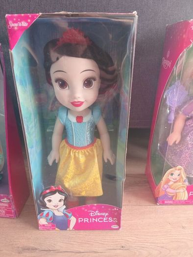 3 Disney Princess dolls & 2 Princess dress up sets
