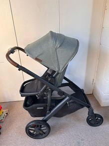Uppababy Vista 2 (2024)- Immaculate Condition
