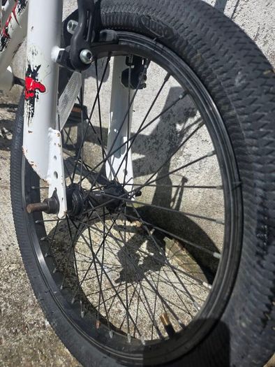 Apollo force 18 white BMX kids bike