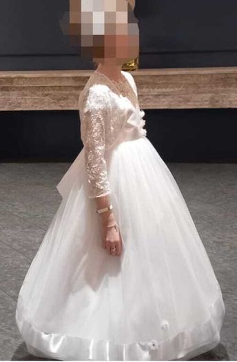 Communion Dress as good as new 120 euro.