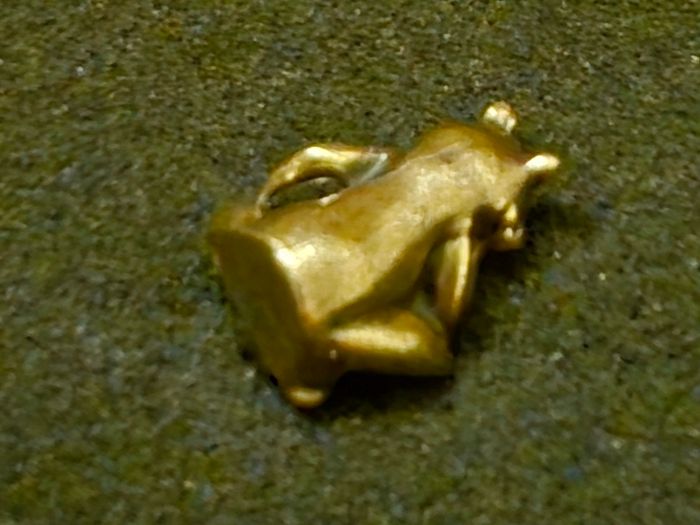 3 brass frogs.