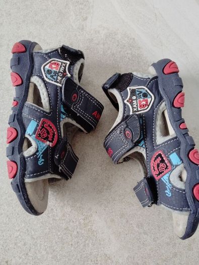 boys sandals.size 26