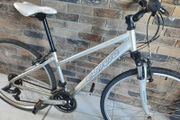 ladies hybrid bike( can deliver)