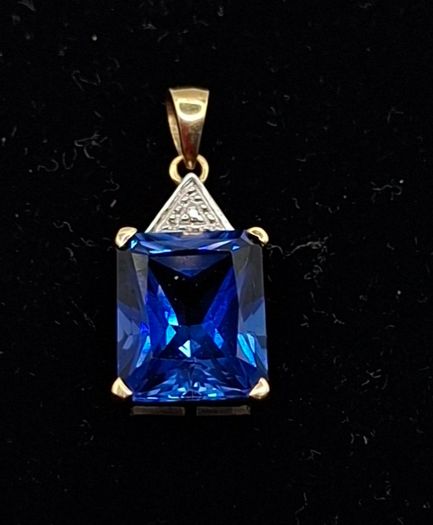 9ct blue sapphire diamond pendant