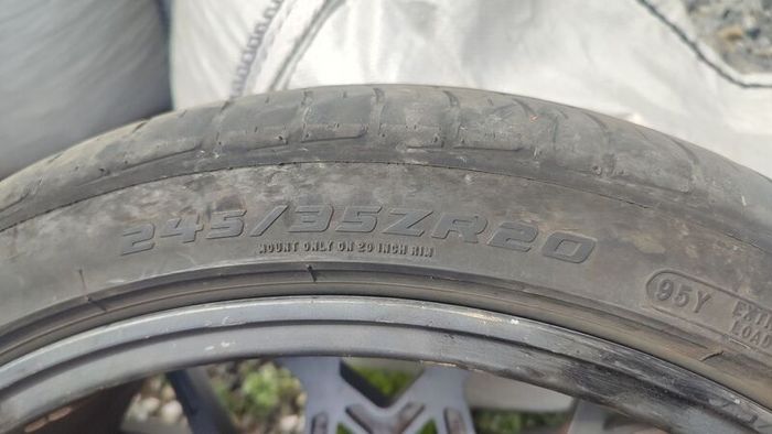 245/35 R20
