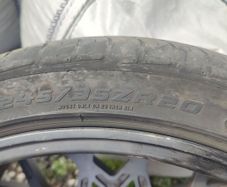 245/35 R20