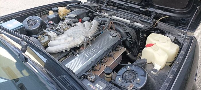 BMW E30 320ise 2 dr manual.